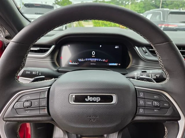 Used 2023 Red Jeep Altitude image 25