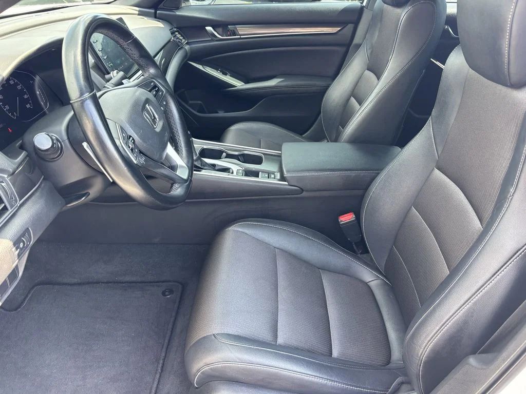 Used 2019  Honda Sport image 16