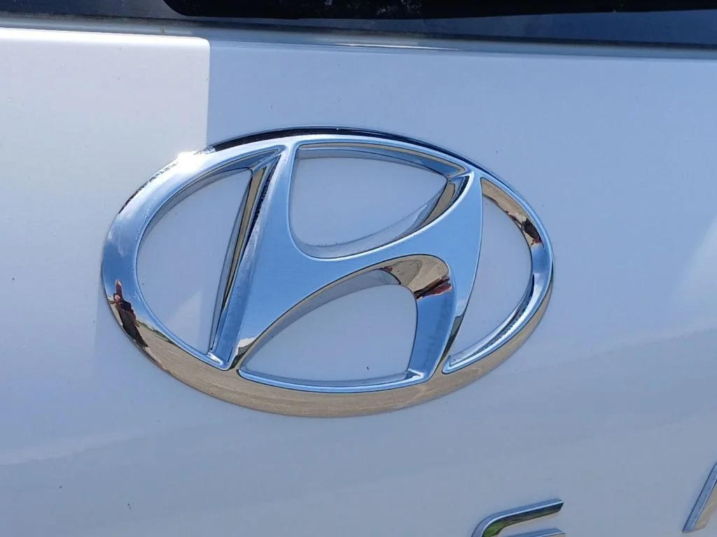 Used 2022 White Hyundai Calligraphy image 31