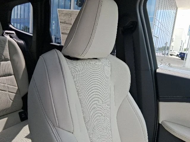 New 2026 Mineral White Metallic BMW xDrive28i image 20