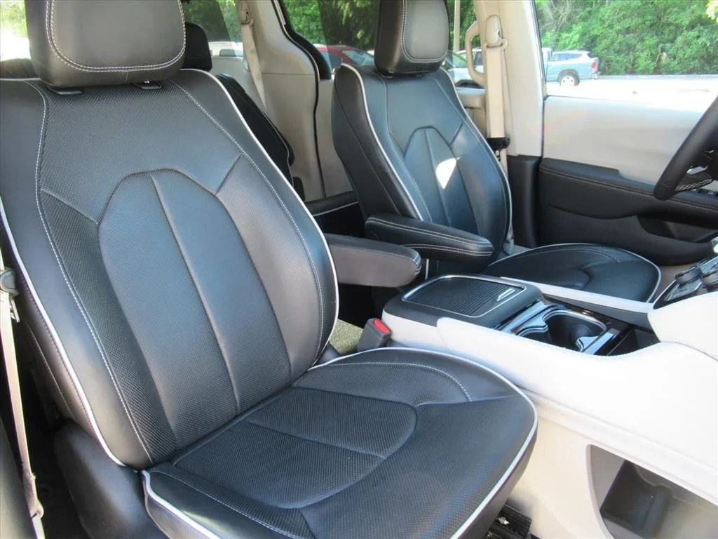 Certified Used 2024 Silver Chrysler Limited image 9
