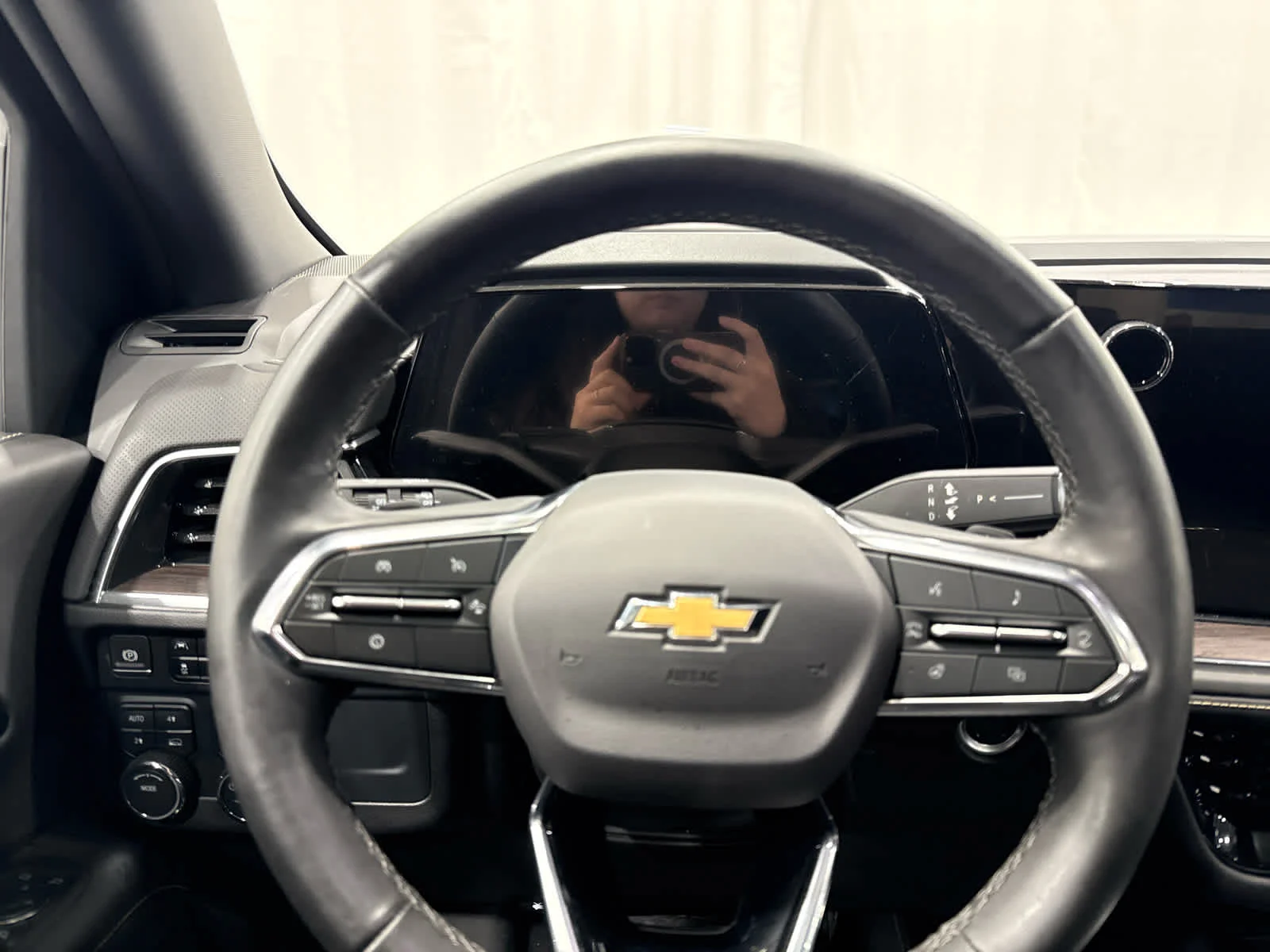 2025 Chevrolet Suburban Premier - Photo 19