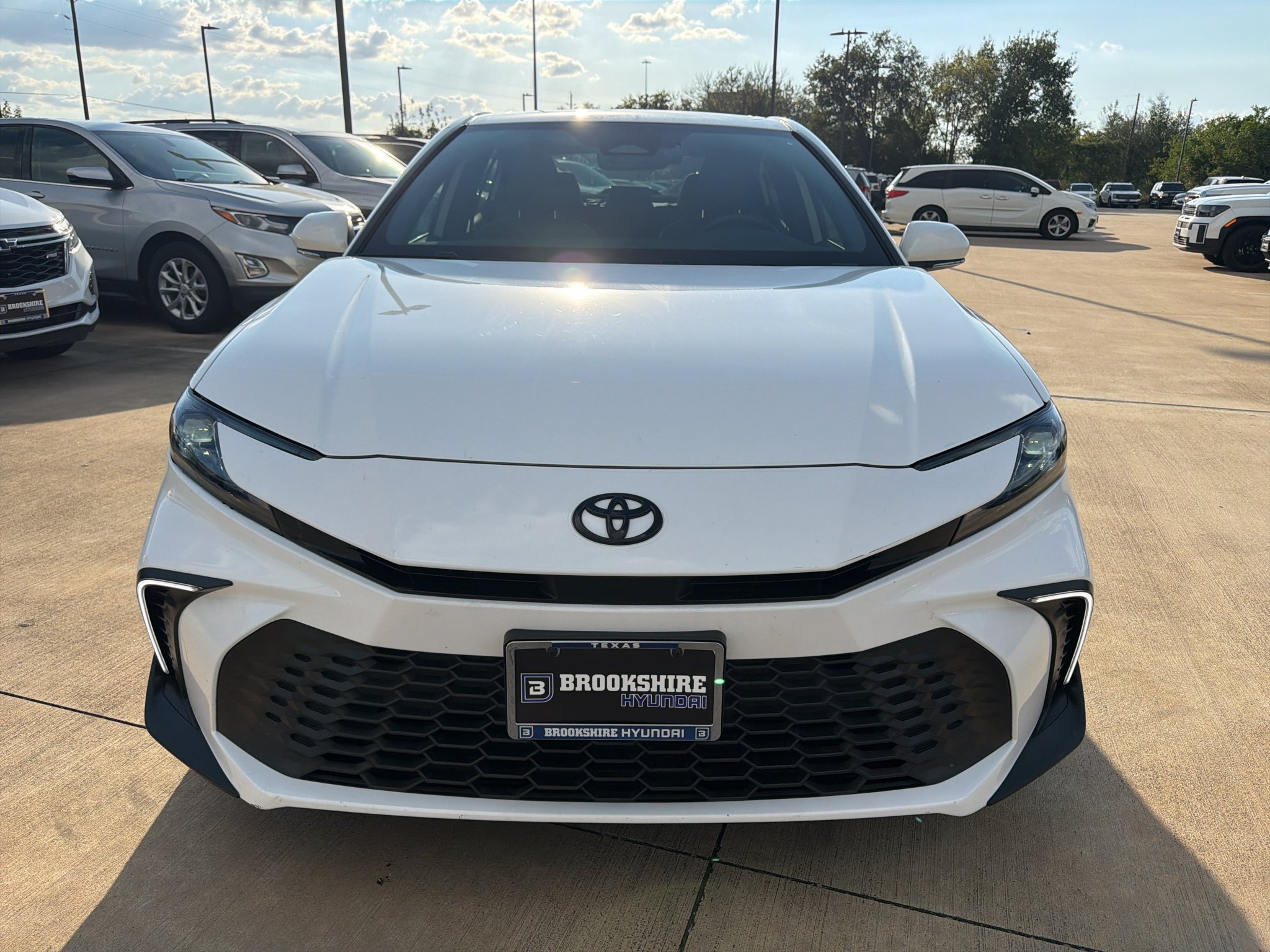 Used 2025 Ice Cap Toyota SE image 2