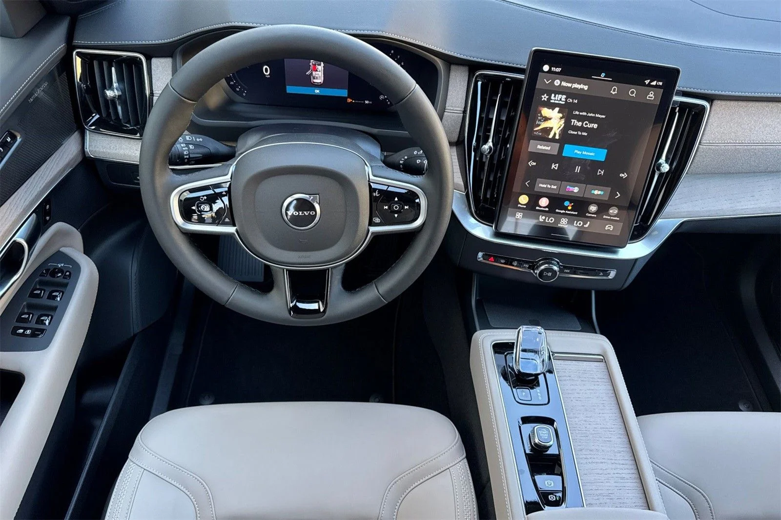 2026 Volvo XC90 Plus - Photo 13