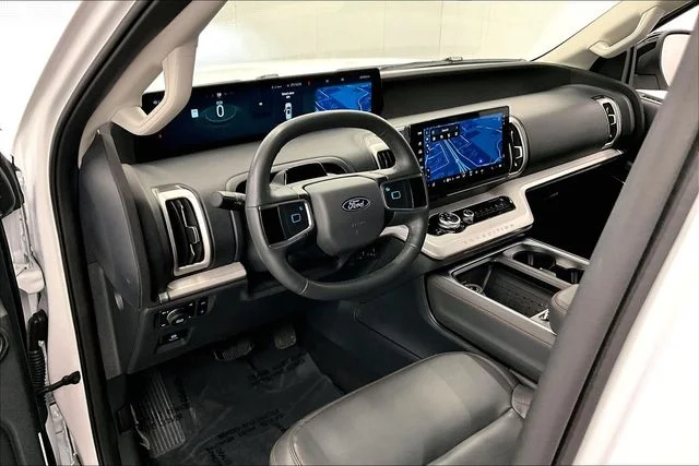 Used 2025 Oxford White Ford Active image 16