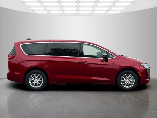 New 2027 Red Hot Pearl-Coat Exterior Paint Chrysler Select image 8