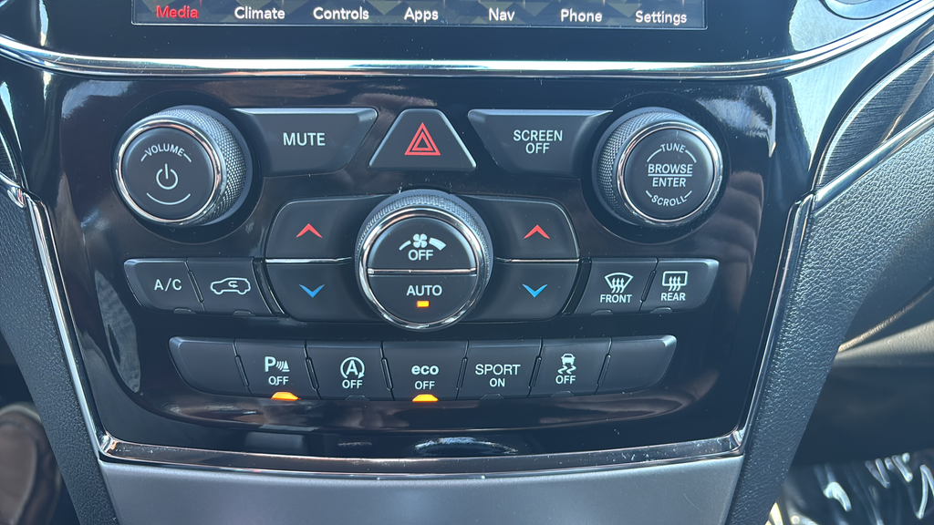 Used 2020 Black Jeep Trailhawk image 17