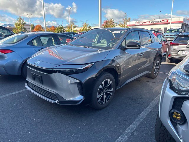 Used 2023 Silver Toyota XLE image 5