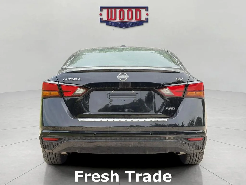 Used 2023 Super Black Clearcoat Nissan 2.5 SV image 3