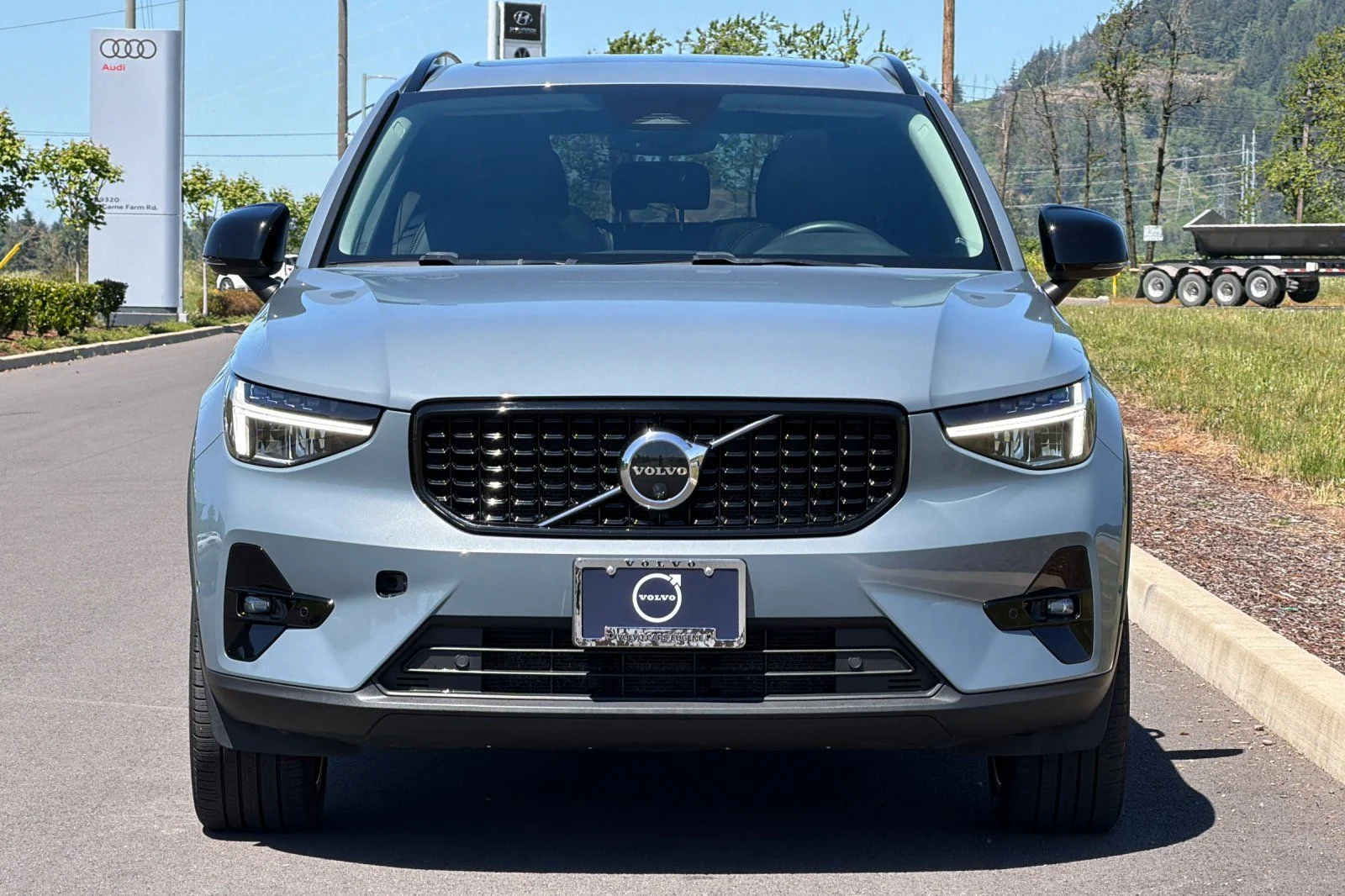 Used 2023 Gray Volvo Ultimate image 8