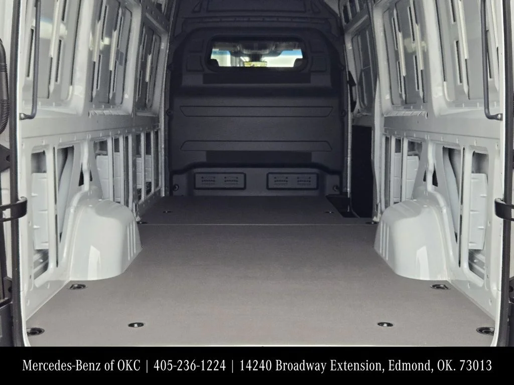 Used 2025 White Mercedes-Benz Cargo 170 WB image 31