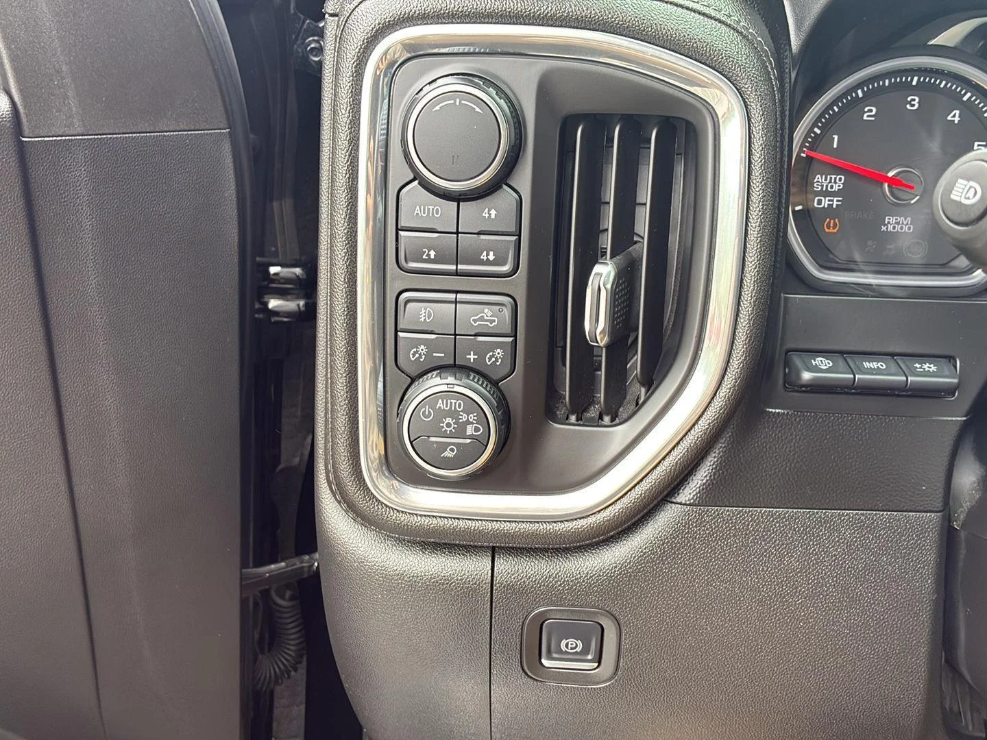 Used 2019 Black Chevrolet High Country image 25