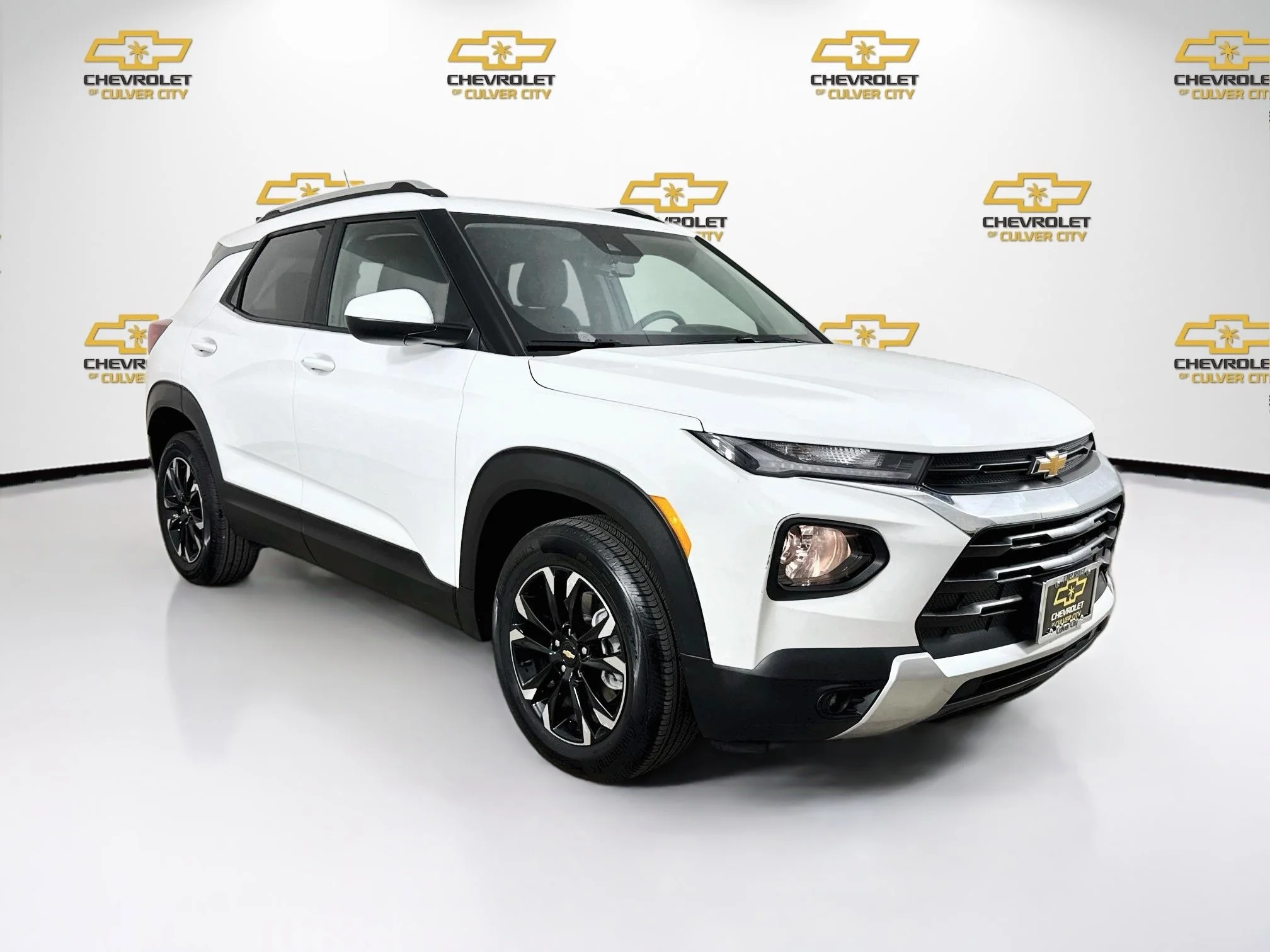 Used 2023 Summit White Chevrolet LT image 1