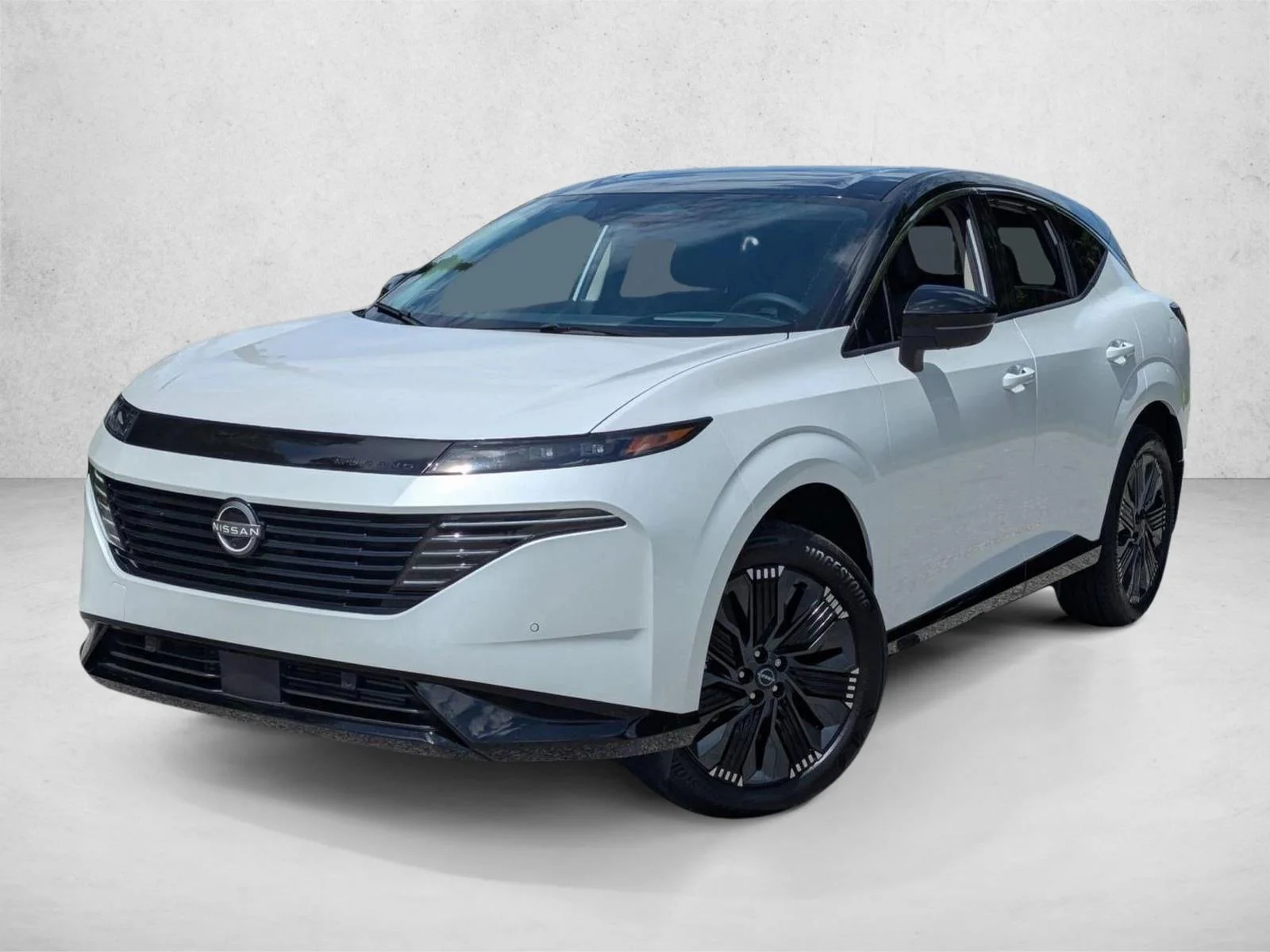 Used 2026 Everest White Pearl Tricoat/Super Black Nissan Platinum image 1