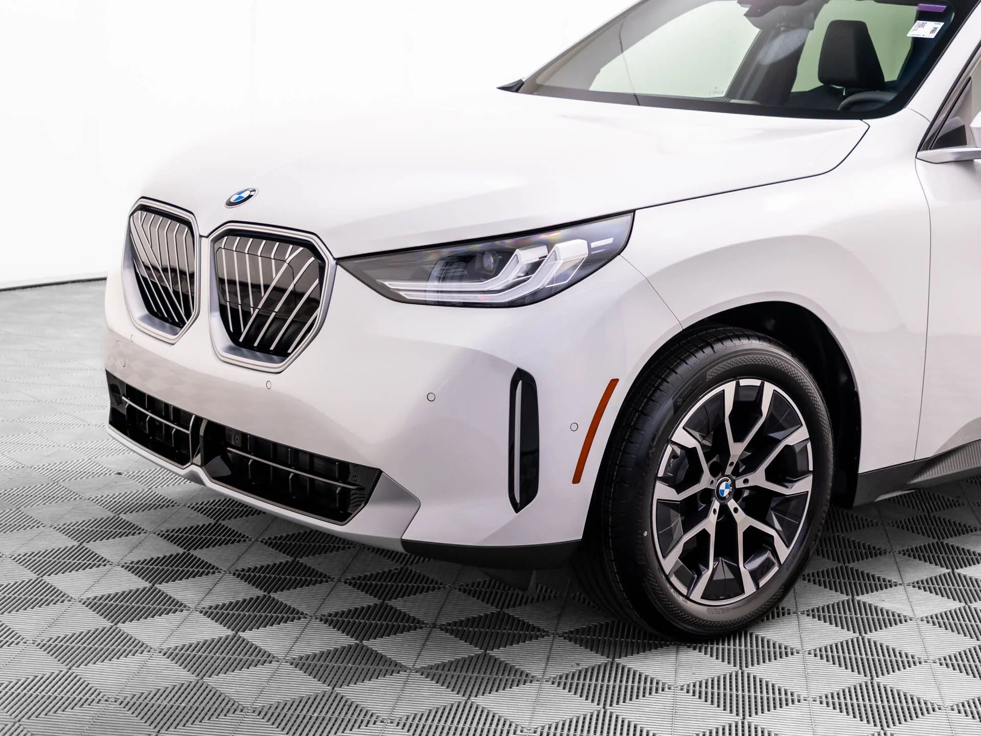 New 2026 White BMW 30 xDrive image 33