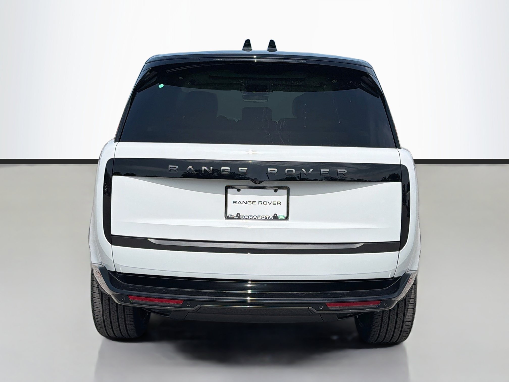 New 2026 Fuji White LAND ROVER SE 7 Seats image 4