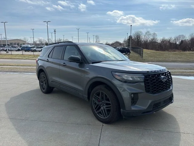 New 2026 Carbonized Gray Metallic Ford ST-Line image 34