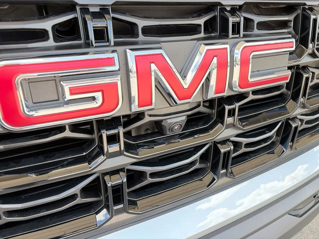 New 2026 Sterling Metallic GMC Elevation image 39