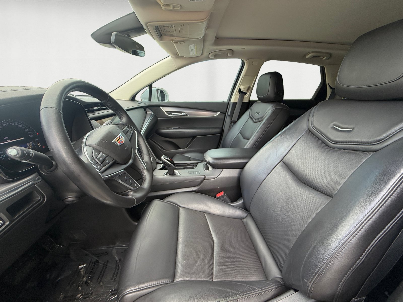 Used 2019 Crystal White Tricoat Cadillac Premium Luxury FWD image 10