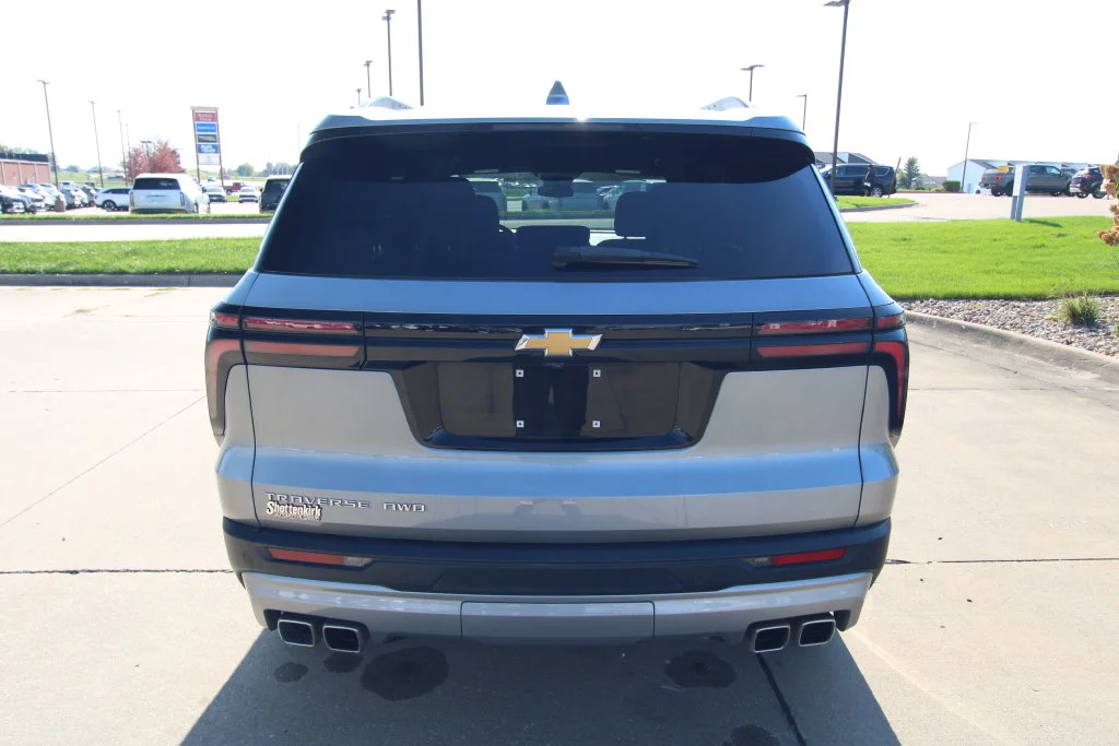Used 2025 Gray Chevrolet LT image 18
