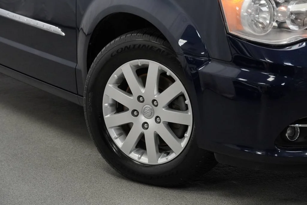 Used 2016 Blue Chrysler Touring image 7