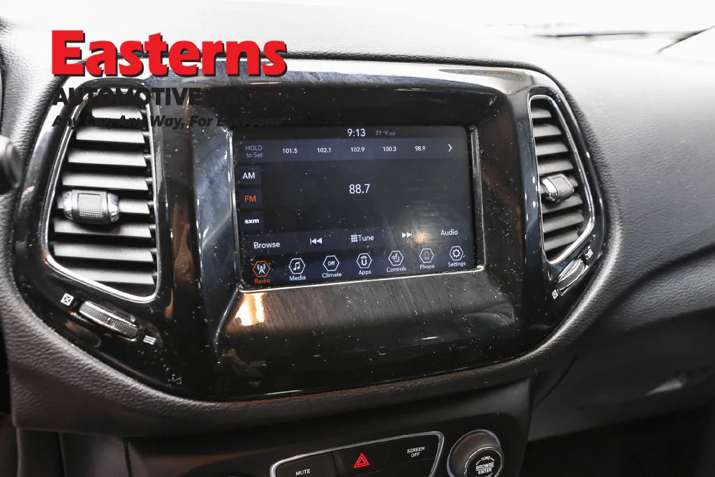 Used 2020 Silver Jeep Latitude image 20