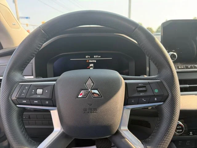 Used 2024 Silver Mitsubishi SE image 28