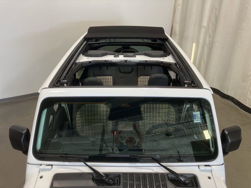 New 2026 Bright White Clear-Coat Exterior Paint Jeep 85th Anniversary image 17