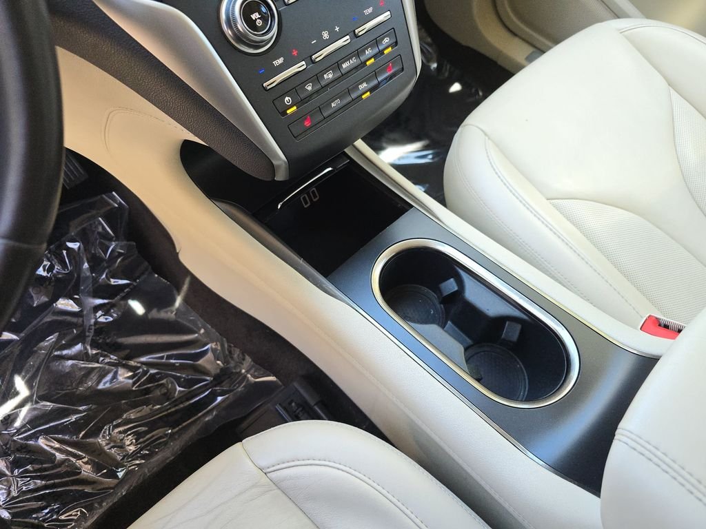 Used 2016 Silver Lincoln Select image 31