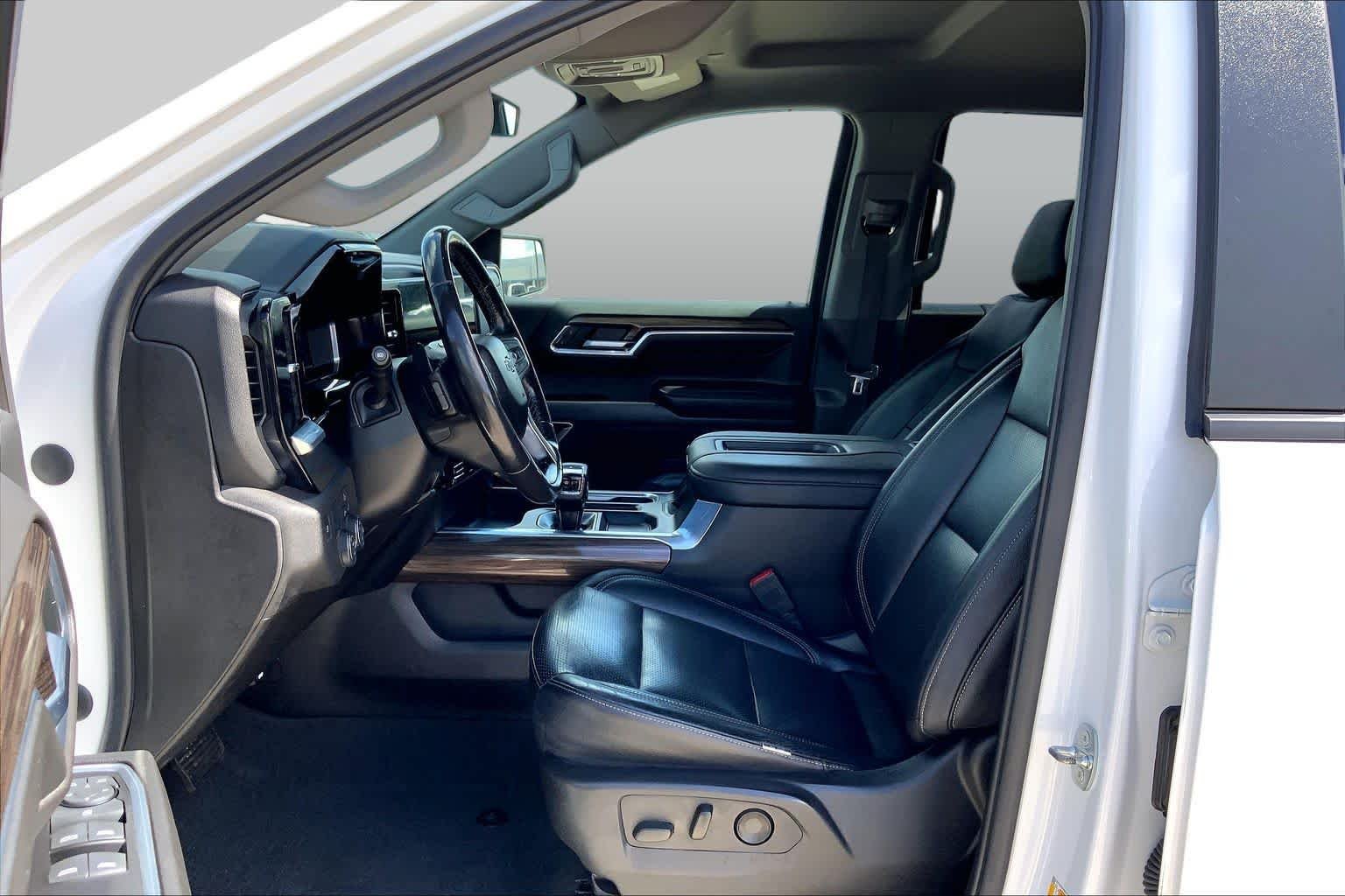 Used 2022 Summit White Chevrolet RST image 8