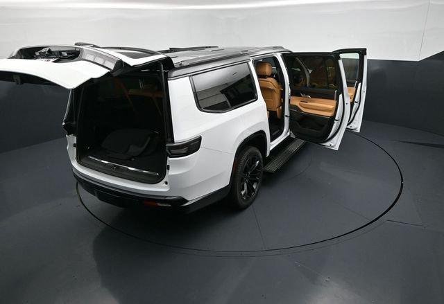 New 2026 Bright White Clear-Coat Exterior Paint Jeep Grand Wagoneer image 29