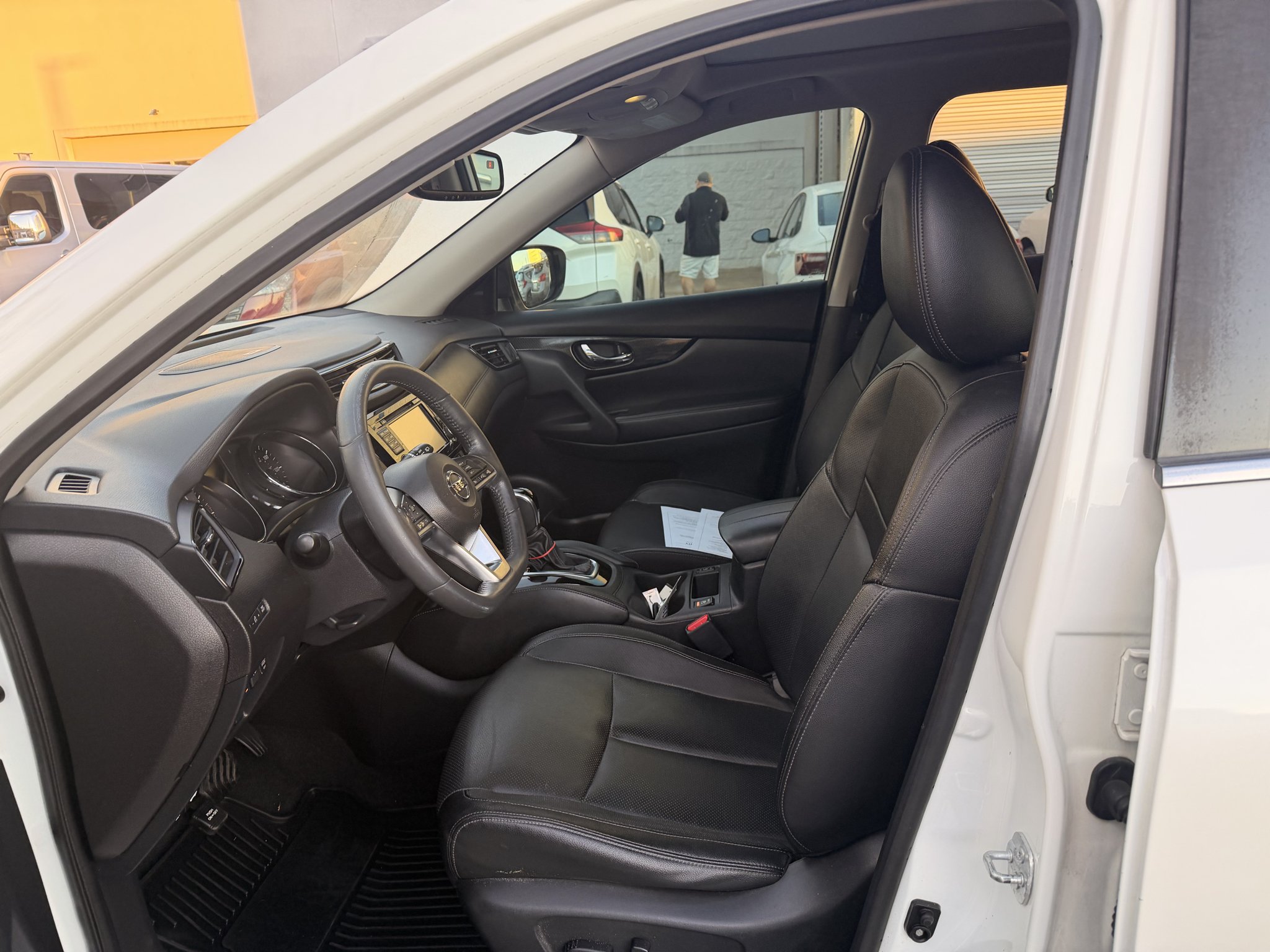Used 2017 Pearl White Nissan SL image 6