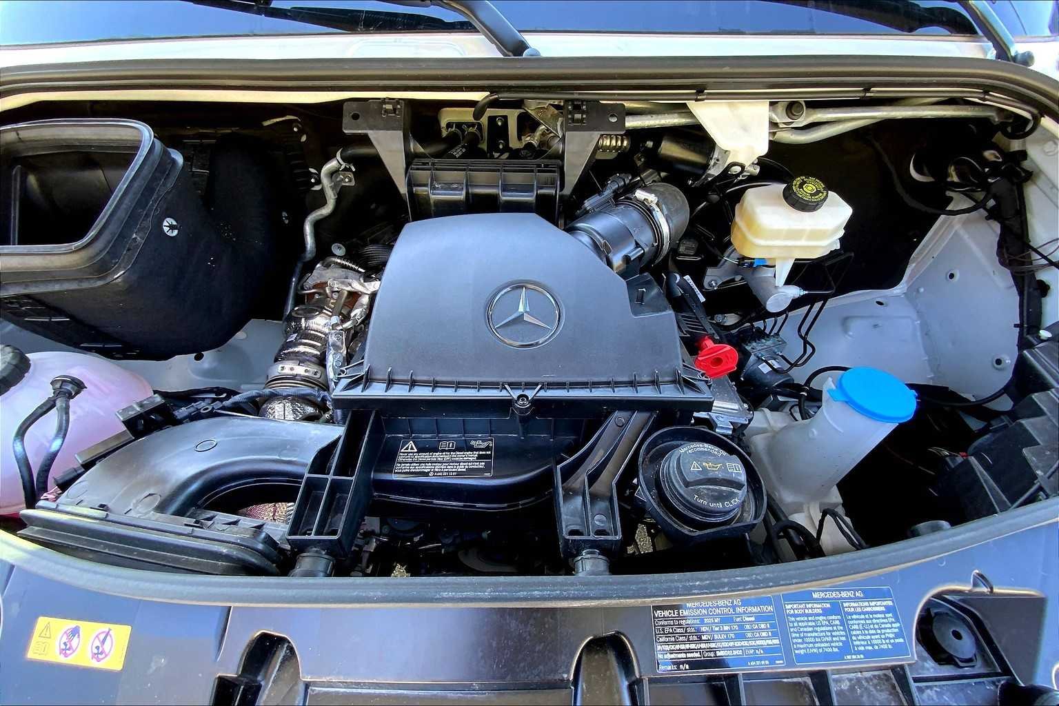 Used 2025 Arctic White Mercedes-Benz  image 21