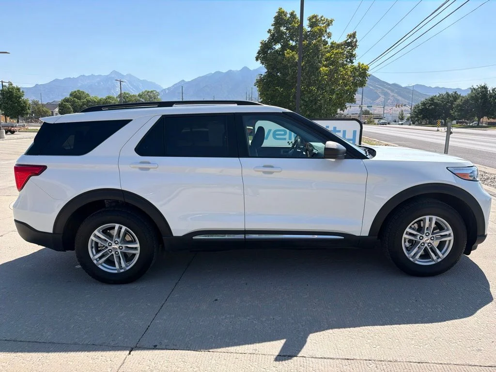 Used 2022 White Ford XLT image 2