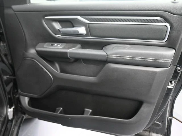 New 2026 Diamond Black Crystal Pearl-Coat Exterior Paint RAM Big Horn/Lone Star image 22