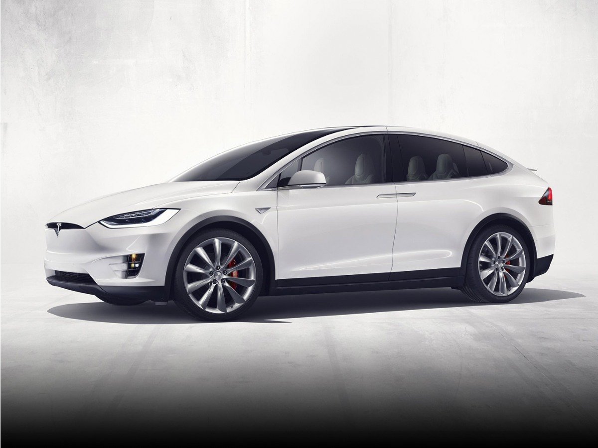 Used 2016 Red Tesla P90D image 1