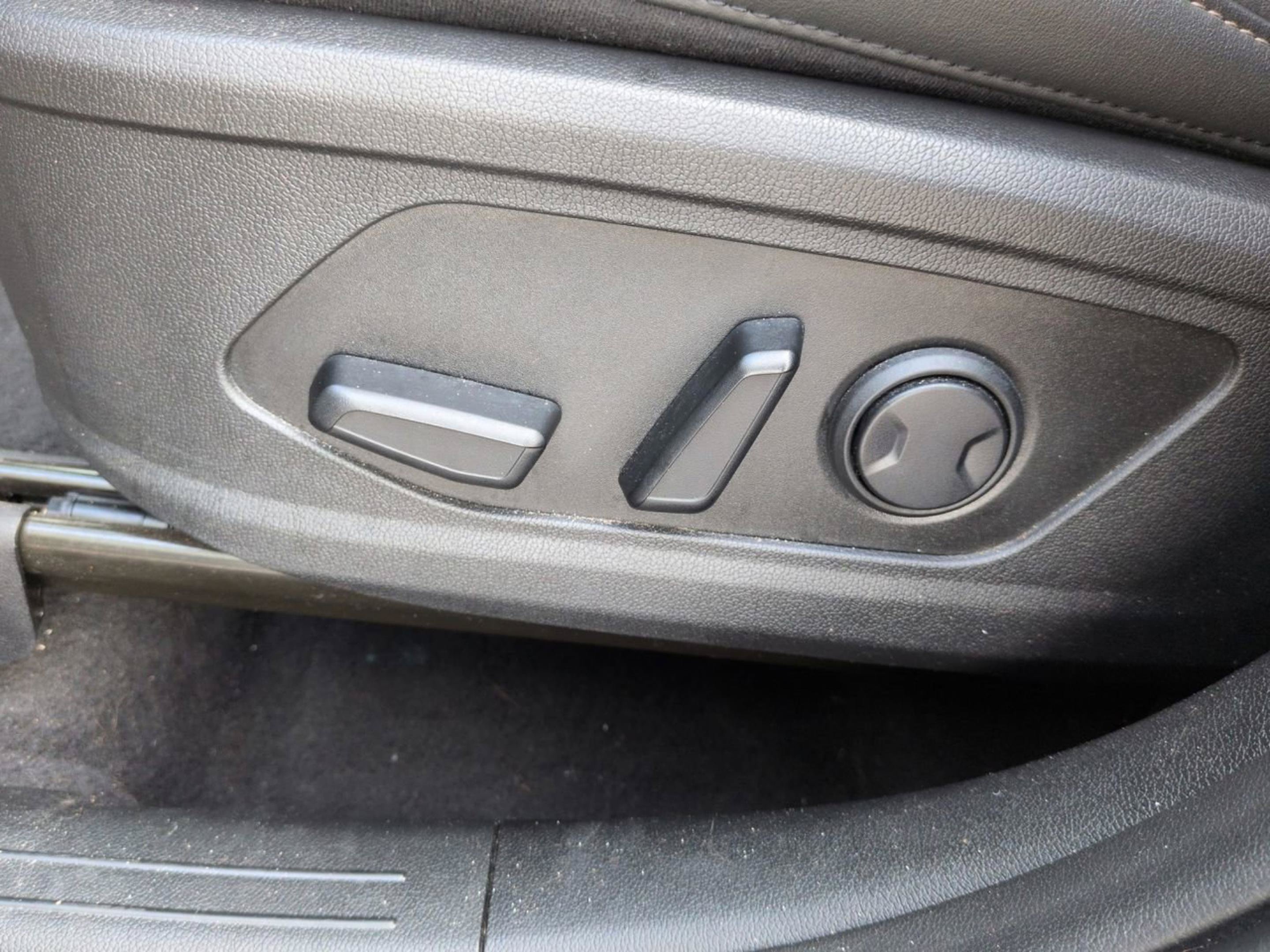 Certified Used 2023 Wolf Gray Kia EX image 18
