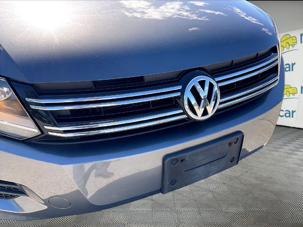 Used 2016 Pepper / Gray Volkswagen S image 28