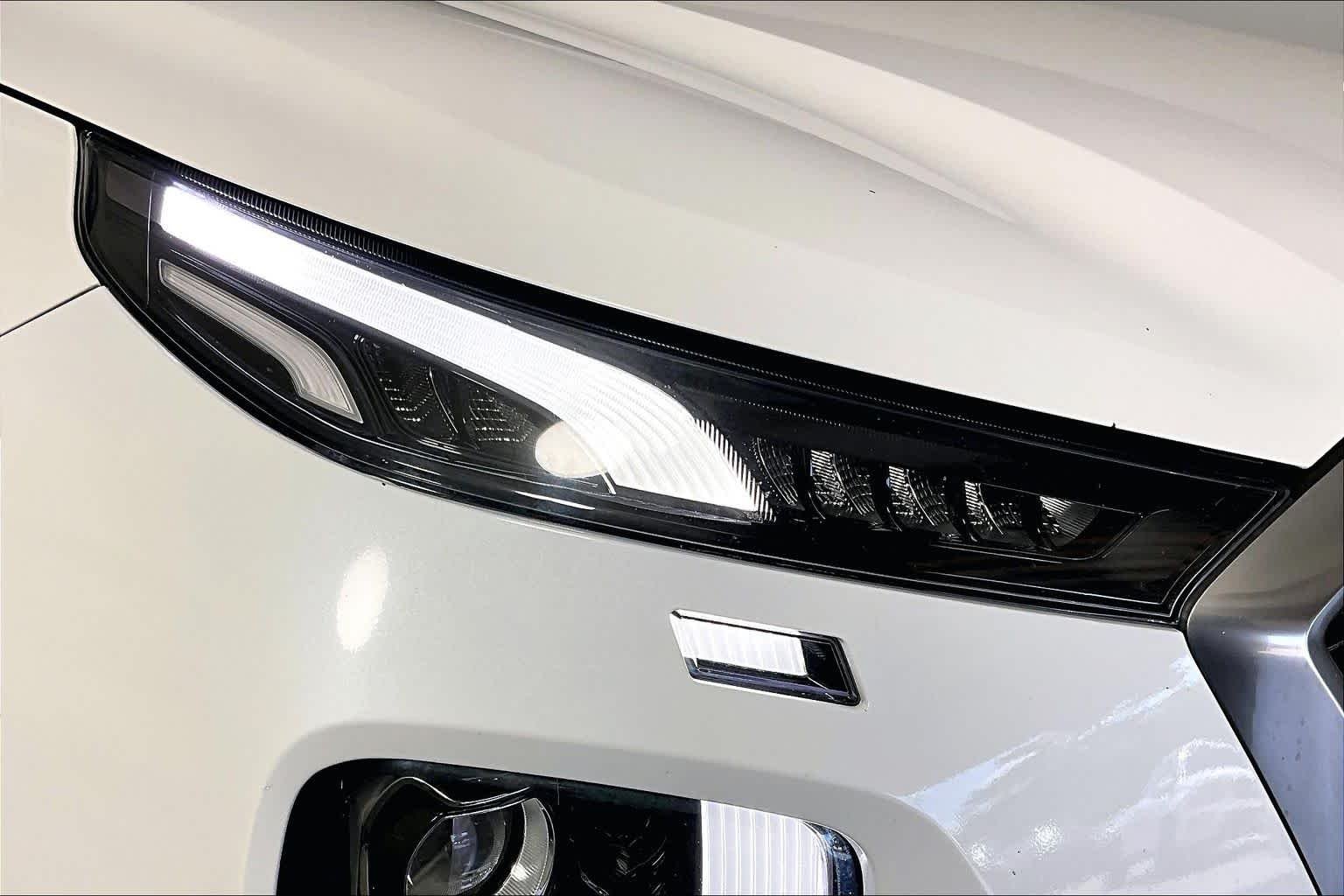 Used 2022 Hyper White Hyundai Calligraphy image 25