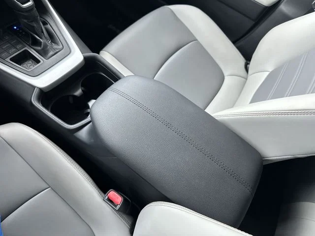 Used 2020 Gray Toyota XLE Premium image 21
