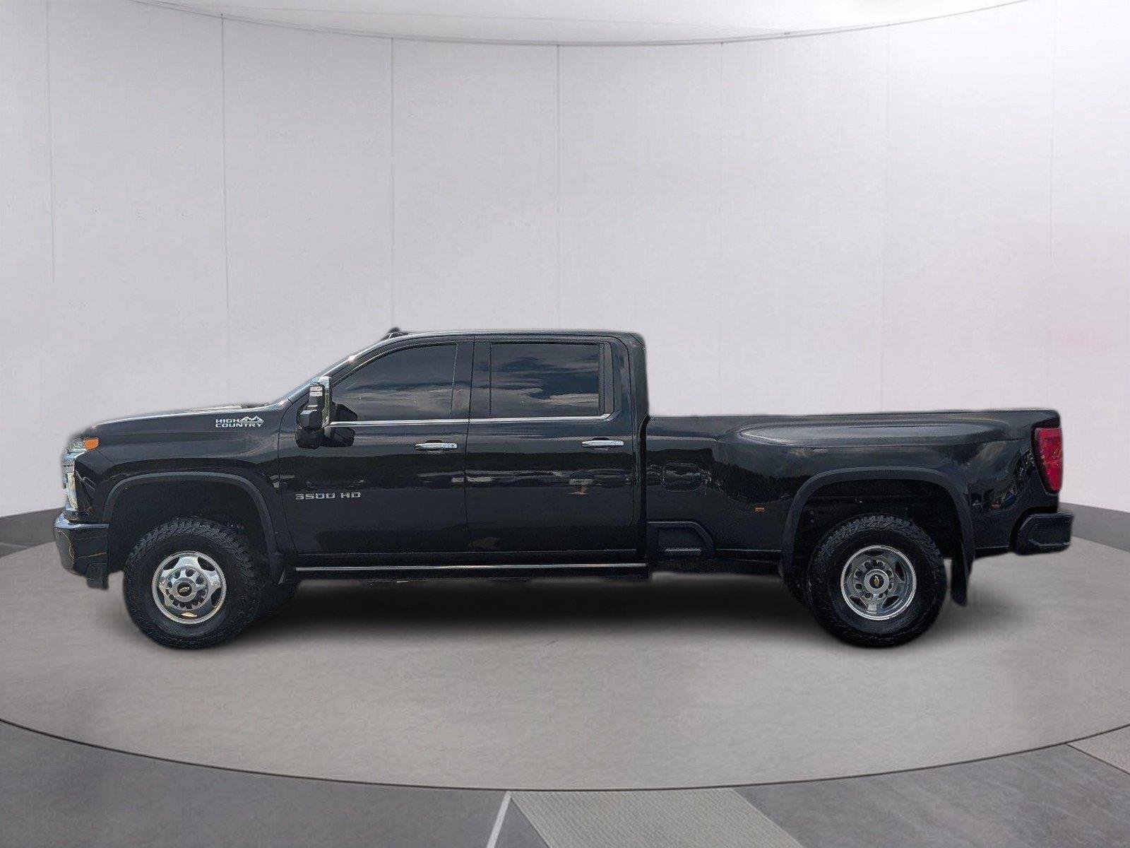 Used 2022 Mosaic Black Metallic Chevrolet High Country image 2