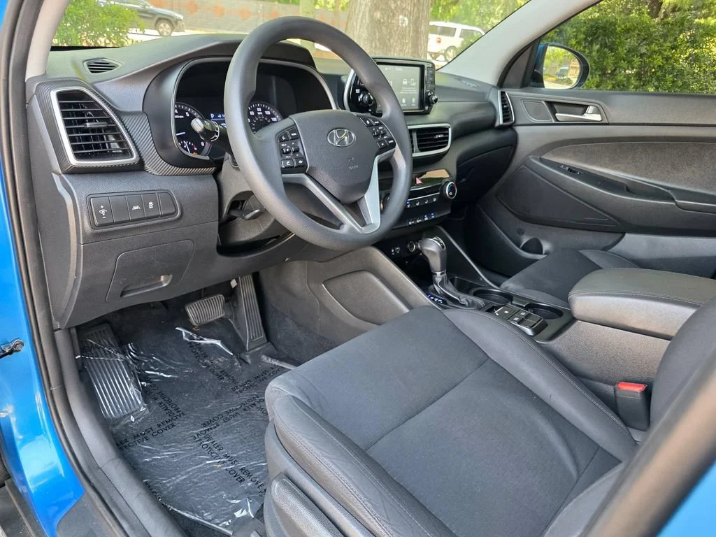 Used 2019 Blue Hyundai SE image 11