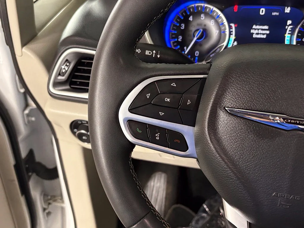 Used 2023 White Chrysler Touring L image 18