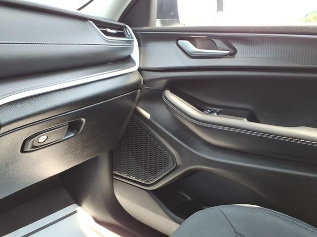 Used 2023 White Jeep Laredo image 21