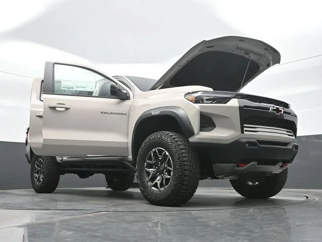 2026 Chevrolet Colorado ZR2 - Photo 32