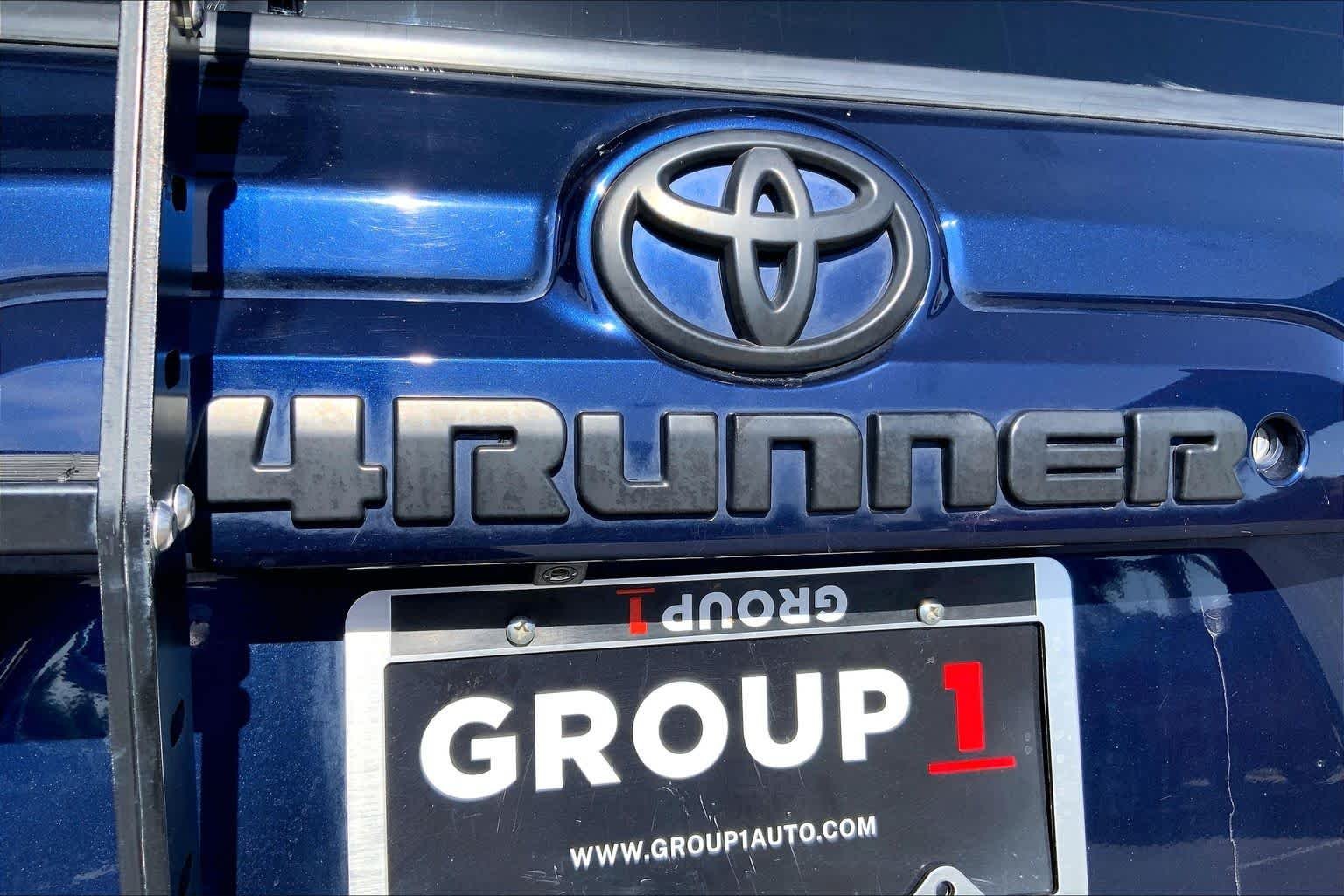 Used 2018 Nautical Blue Metallic Toyota SR5 Premium image 31