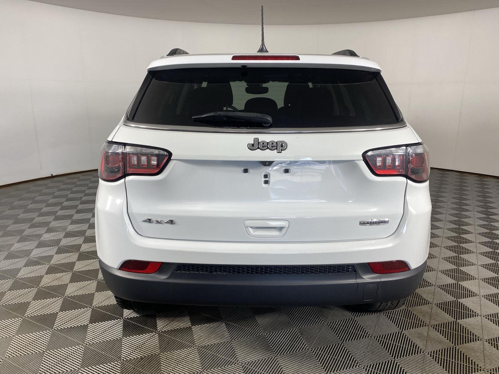 Used 2022 Bright White Clearcoat Jeep Latitude image 6