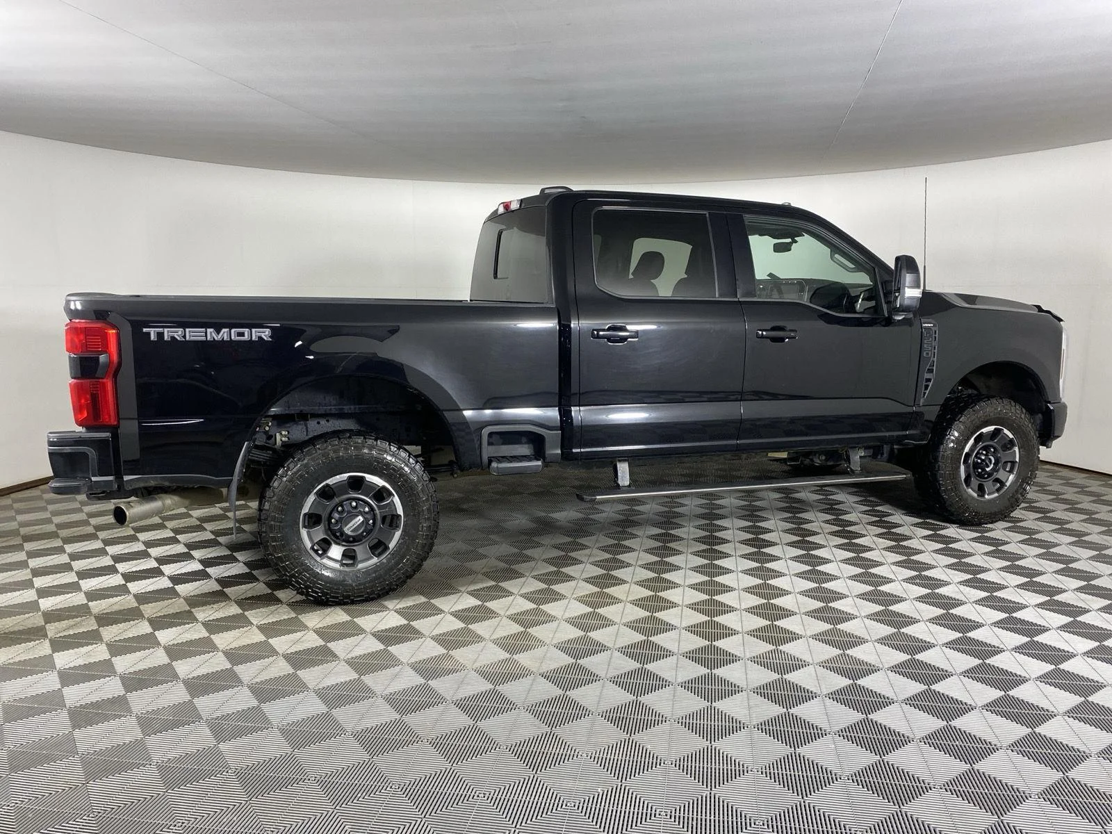 Used 2024 Agate Black Ford LARIAT image 18