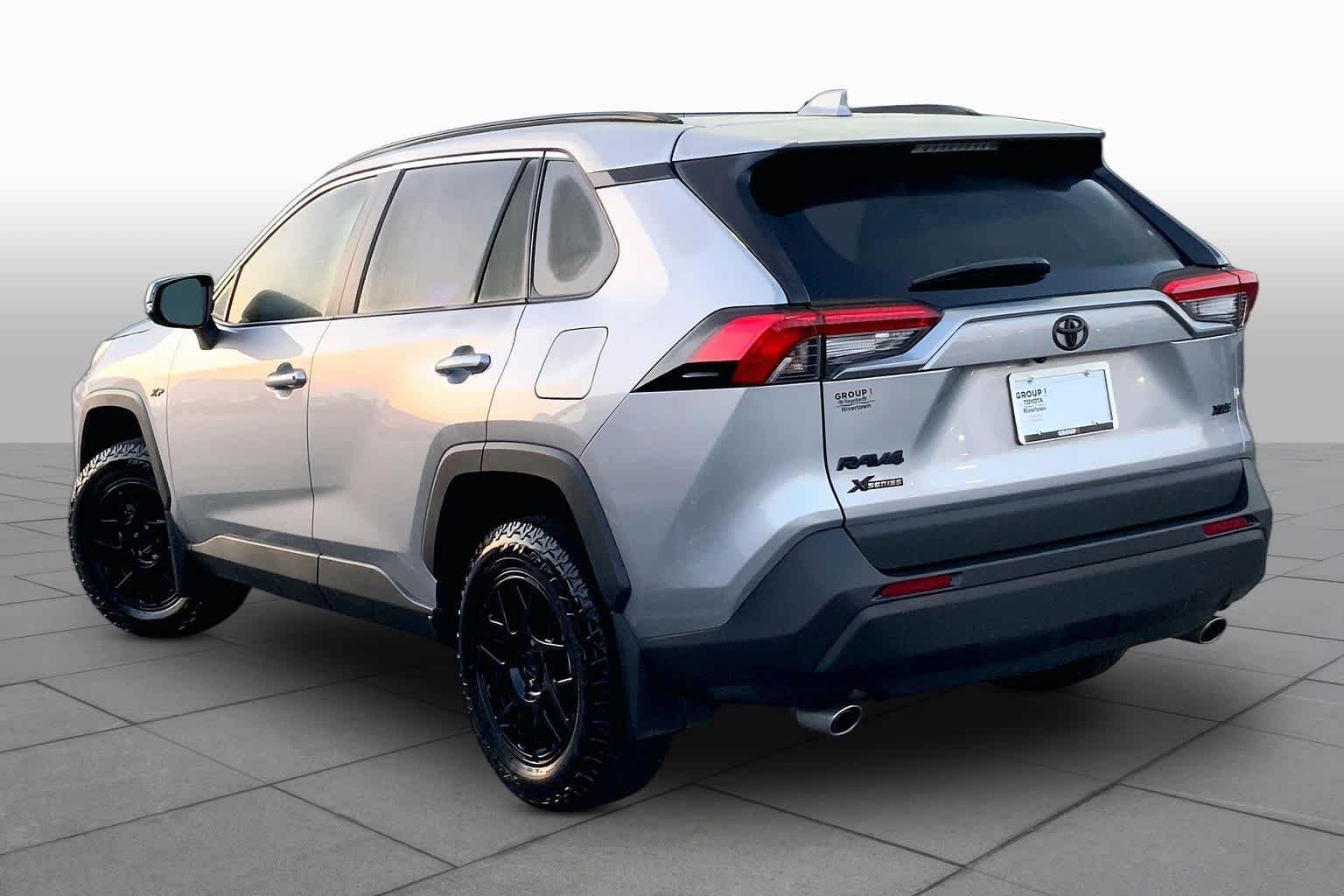 Used 2025 Silver Sky Metallic Toyota XLE image 12