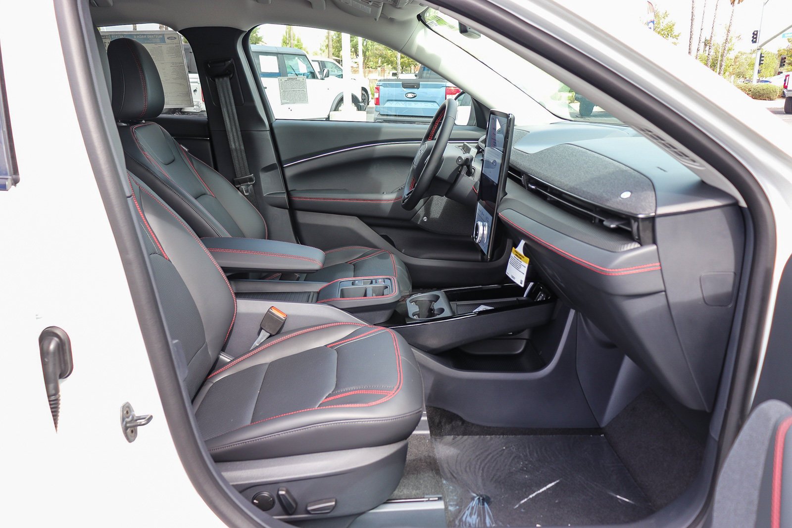 New 2026 Star White Metallic Tri-coat Ford Premium image 17